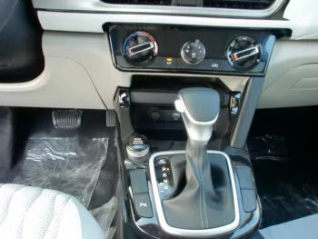 KIA SELTOS HI 4X2 AUTOMATIC 1.6L LEATHER SEATS , SUNROOF , 2023 MY