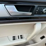 VOLKSWAGEN TOUAREG 2016 GCC PERFECT CONDITION - Thumbnail 6