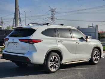 Toyota Highlander xle 2021 petrol 2.5l