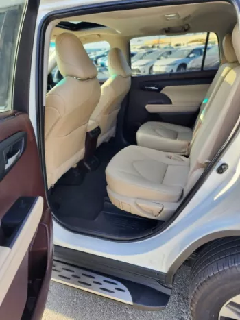 Toyota Highlander xle 2021 petrol 2.5l