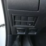 Toyota Hilux SR5 4×4 Diesel - Thumbnail 12