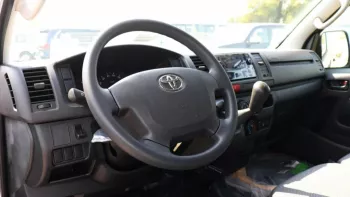 Toyota Hice 2021/Manual/15 Seats/Diesel 3.0 Diesel