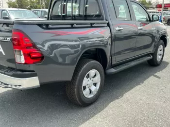 Toyota Hilux Diesel 2.4l Diesel 4x4 2022 Mid Option