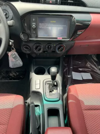 Toyota Hilux Diesel 2.4l Diesel 4x4 2022 Mid Option