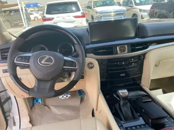 Lexus LX 570 Signature 2021 model