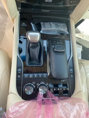 Lexus LX 570 Signature 2021 model
