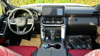Toyota Land cruiser VXR 3.3L twin turbo diesel full option