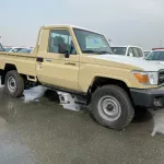 Toyota Land cruiser pickup/ diesel 4.2L V6 / difflock and power windows/ GCC specs - Thumbnail 2
