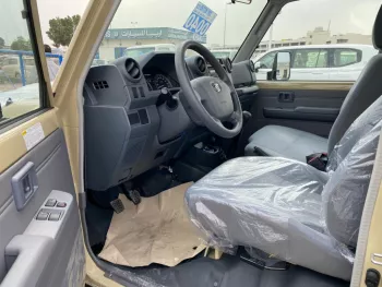 Toyota Land cruiser pickup/ diesel 4.2L V6 / difflock and power windows/ GCC specs