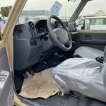 Toyota Land cruiser pickup/ diesel 4.2L V6 / difflock and power windows/ GCC specs - Thumbnail 6