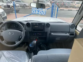 Toyota Land cruiser pickup/ diesel 4.2L V6 / difflock and power windows/ GCC specs