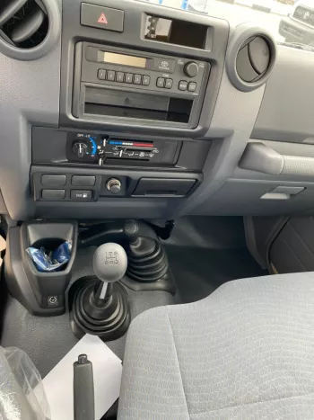 Toyota Land cruiser pickup/ diesel 4.2L V6 / difflock and power windows/ GCC specs