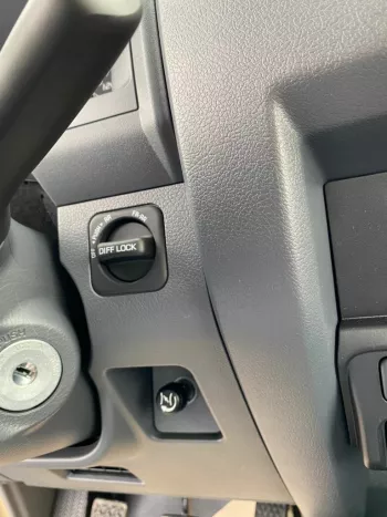 Toyota Land cruiser pickup/ diesel 4.2L V6 / difflock and power windows/ GCC specs