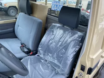 Toyota Land cruiser pickup/ diesel 4.2L V6 / difflock and power windows/ GCC specs
