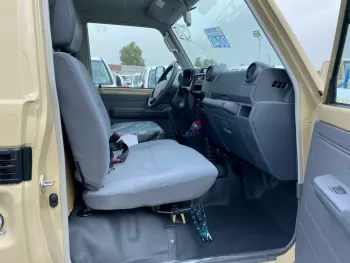 Toyota Land cruiser pickup/ diesel 4.2L V6 / difflock and power windows/ GCC specs