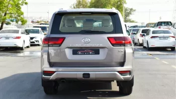 Toyota Land Cruiser VX 3.5 L twin turbo 2022