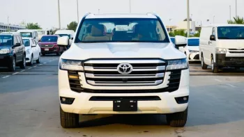 Toyota Land Cruiser GXR 3.3 L twin turbo diesel2022