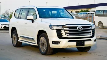 Toyota Land Cruiser GXR 3.3 L twin turbo diesel2022
