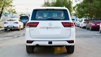 Toyota Land Cruiser GXR 3.3 L twin turbo diesel2022