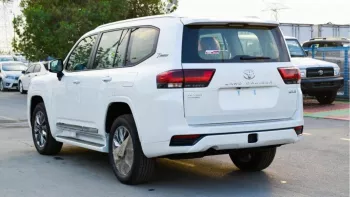 Toyota Land Cruiser GXR 3.3 L twin turbo diesel2022