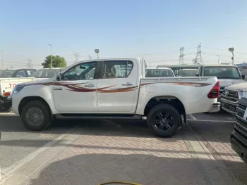 Toyota Hilux diesel 2.4L Manual transmission Full Option 2022