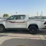Toyota Hilux diesel 2.4L Manual transmission Full Option 2022 - Thumbnail 5