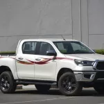 2022 MODEL TOYOTA HILUX DOUBLE CAB PICKUP GLX 2.7L PETROL 4WD AUTOMAATIC TRANSMISSION - Thumbnail 2