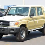 Toyota Land Cruiser pickup double cabin petrol 4.0L V6 2022 model - Thumbnail 3