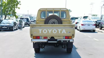 Toyota Land Cruiser pickup double cabin petrol 4.0L V6 2022 model