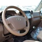 Toyota Land Cruiser pickup double cabin petrol 4.0L V6 2022 model - Thumbnail 11