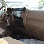 Toyota Land Cruiser pickup double cabin petrol 4.0L V6 2022 model - Thumbnail 18