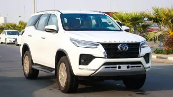 Toyota Fortuner Diesel 2.8L V4 full option with radar and camera 360 / 2022 model