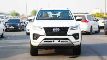 Toyota Fortuner Diesel 2.8L V4 full option with radar and camera 360 / 2022 model