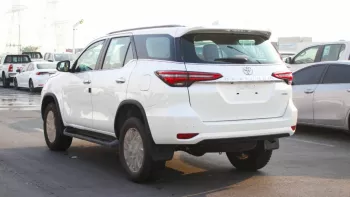 Toyota Fortuner Diesel 2.8L V4 full option with radar and camera 360 / 2022 model