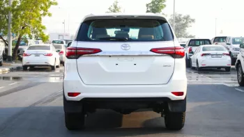 Toyota Fortuner Diesel 2.8L V4 full option with radar and camera 360 / 2022 model