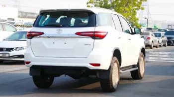 Toyota Fortuner Diesel 2.8L V4 full option with radar and camera 360 / 2022 model