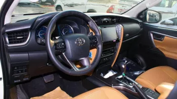 Toyota Fortuner Diesel 2.8L V4 full option with radar and camera 360 / 2022 model