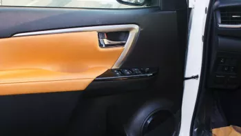 Toyota Fortuner Diesel 2.8L V4 full option with radar and camera 360 / 2022 model