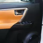 Toyota Fortuner Diesel 2.8L V4 full option with radar and camera 360 / 2022 model - Thumbnail 11