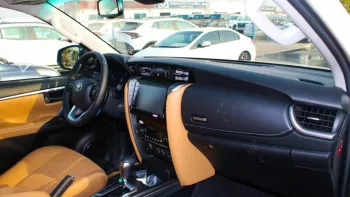 Toyota Fortuner Diesel 2.8L V4 full option with radar and camera 360 / 2022 model