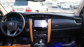 Toyota Fortuner Diesel 2.8L V4 full option with radar and camera 360 / 2022 model