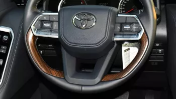 Toyota Land Cruiser GXR 3.3L diesel twin turbo 2022