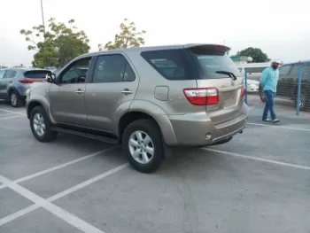 Toyota fortuner 2009