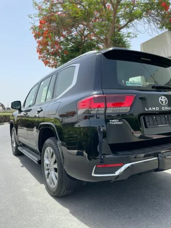 Toyota Land Cruiser VXR Twin Turbo 2022 Model GCC specs
