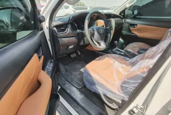 TOYOTA FORTUNER 2019 PETROL v4 2.7 4x4