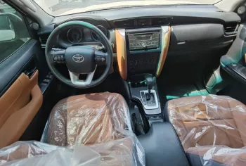 TOYOTA FORTUNER 2019 PETROL v4 2.7 4x4