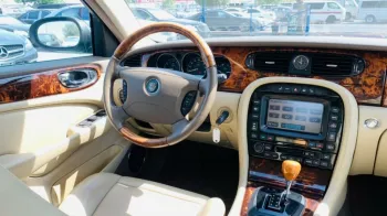 JAGUAR XJ8L 2005 SILVER WITH BEIGE INTERIOR MINT CONDITION FRESH JAPAN IMPORT