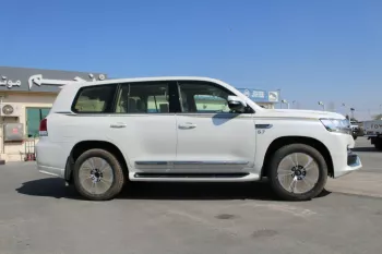 Toyota land cruiser 2021 5.7L