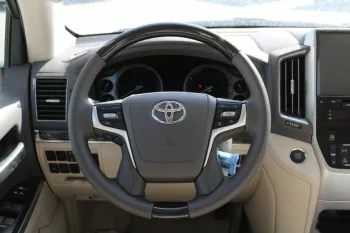 Toyota land cruiser 2021 5.7L