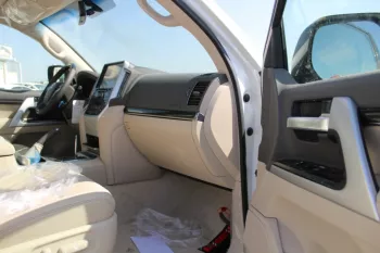 Toyota land cruiser 2021 5.7L